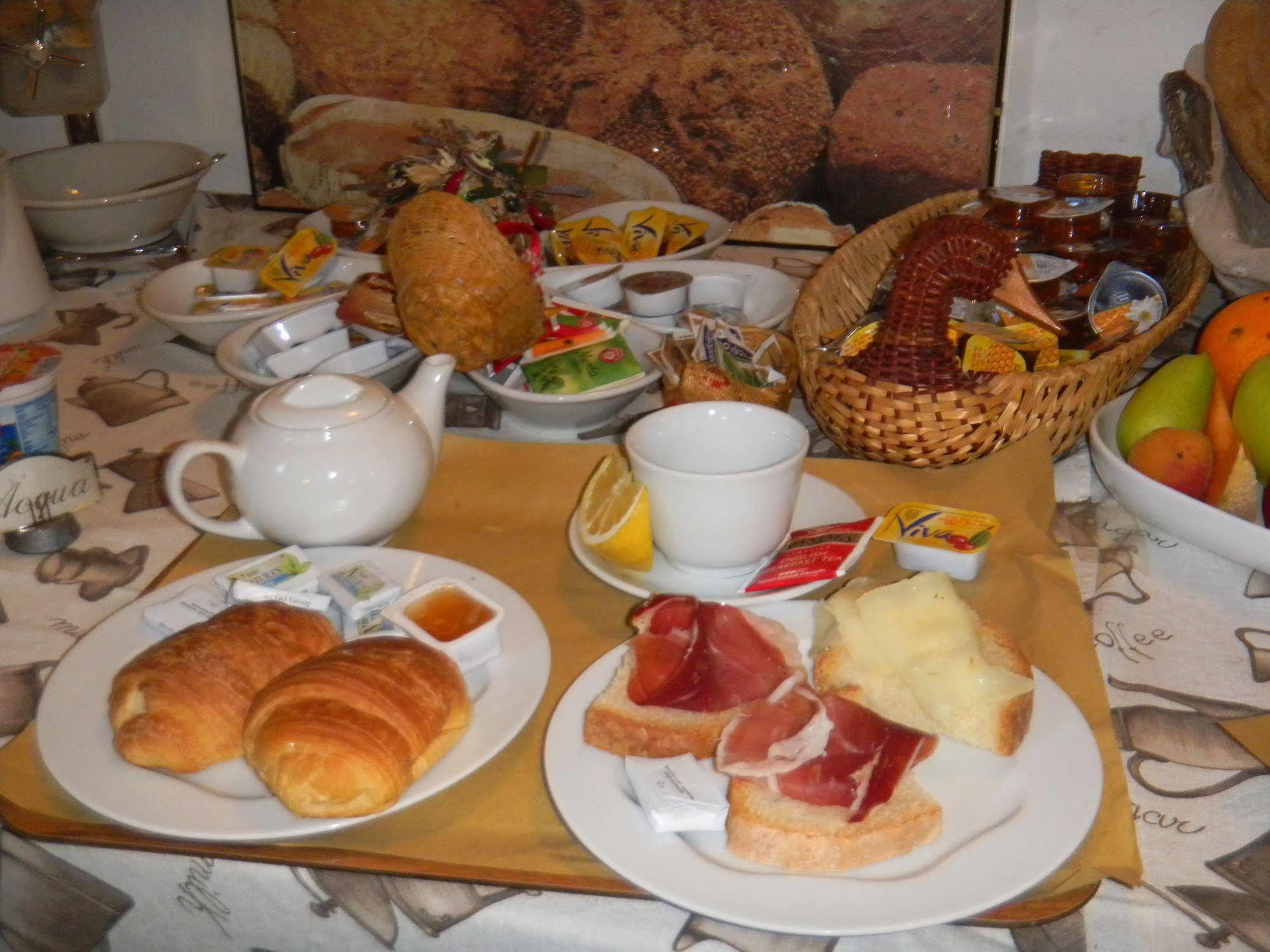 Albergo Ristorante Da Vestro Monticiano Buitenkant foto